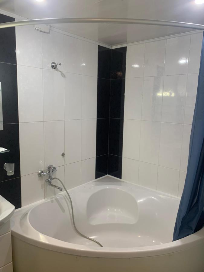 Cozy And Comfortable Apartment Tsjerkasy Buitenkant foto